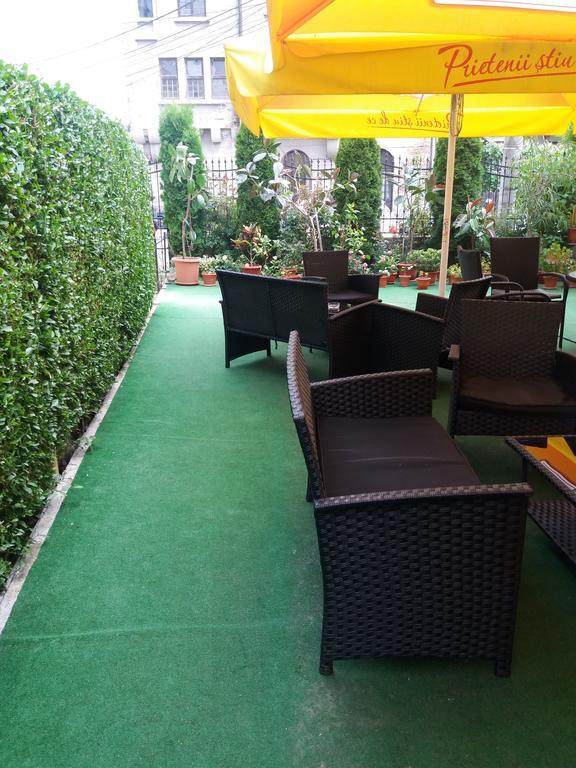 Casa Ariana Hotel Curtea De Arges Exterior photo
