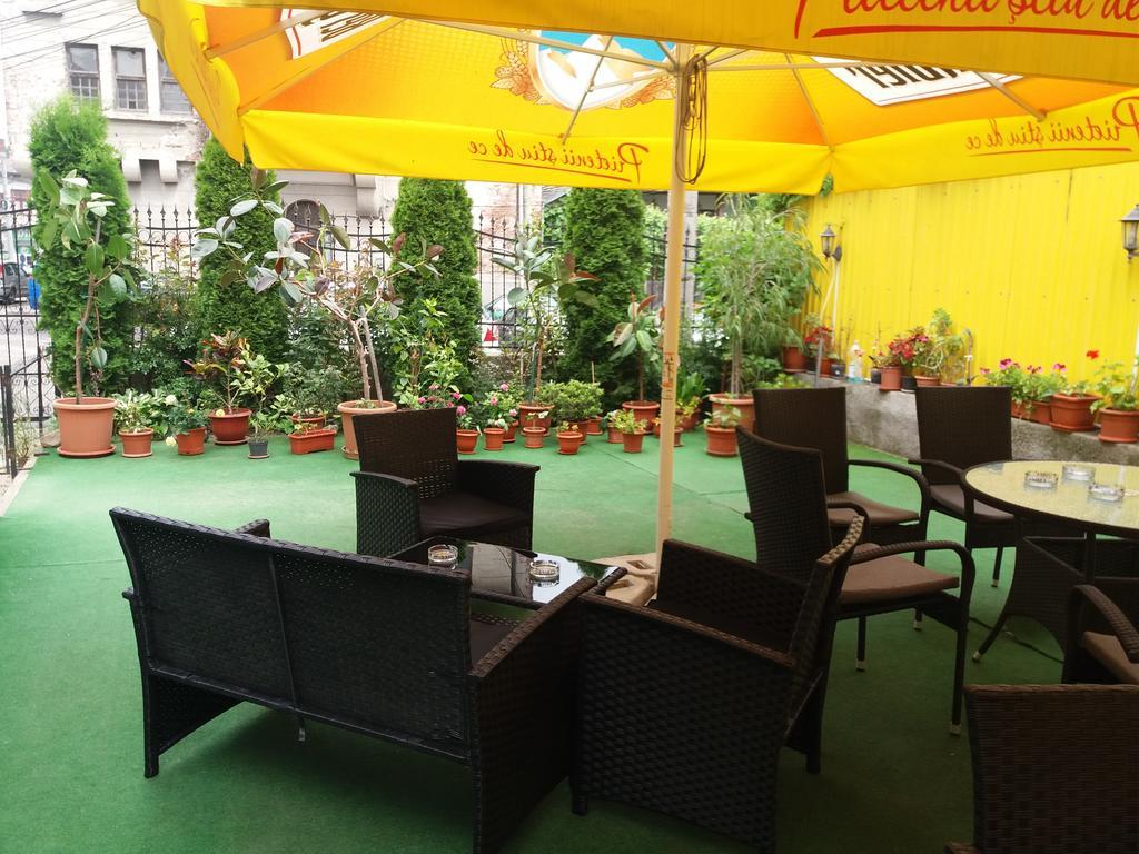 Casa Ariana Hotel Curtea De Arges Exterior photo