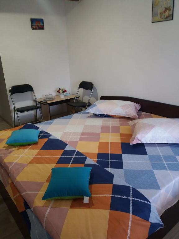 Casa Ariana Hotel Curtea De Arges Exterior photo