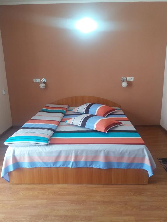 Casa Ariana Hotel Curtea De Arges Exterior photo