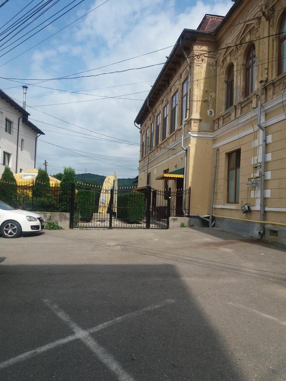 Casa Ariana Hotel Curtea De Arges Exterior photo