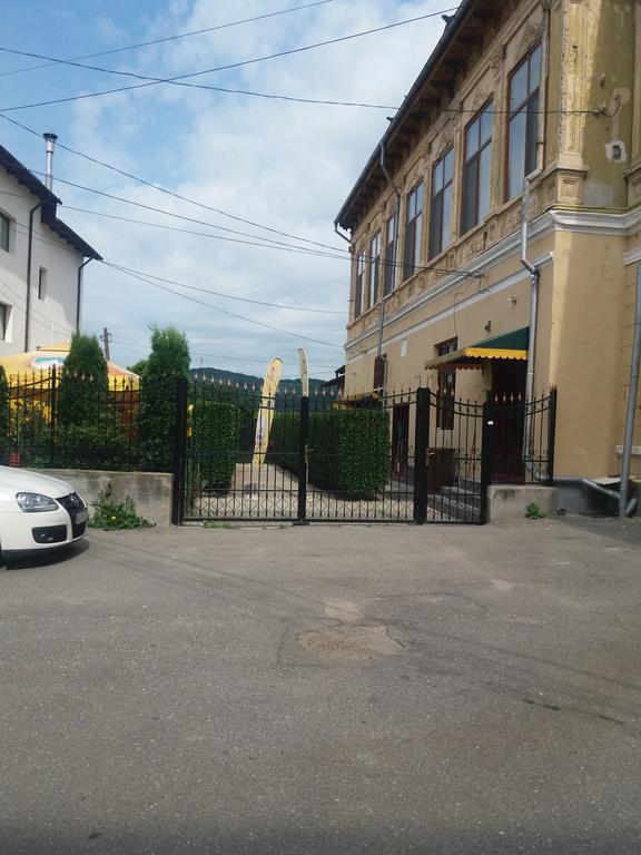 Casa Ariana Hotel Curtea De Arges Exterior photo