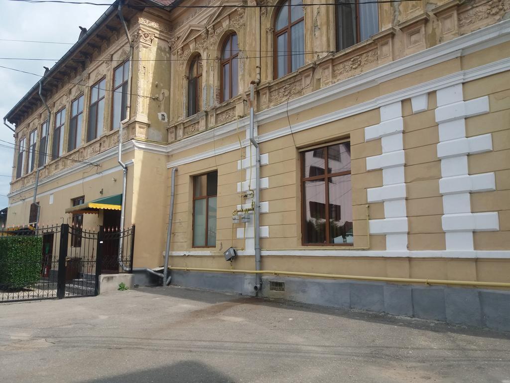 Casa Ariana Hotel Curtea De Arges Exterior photo