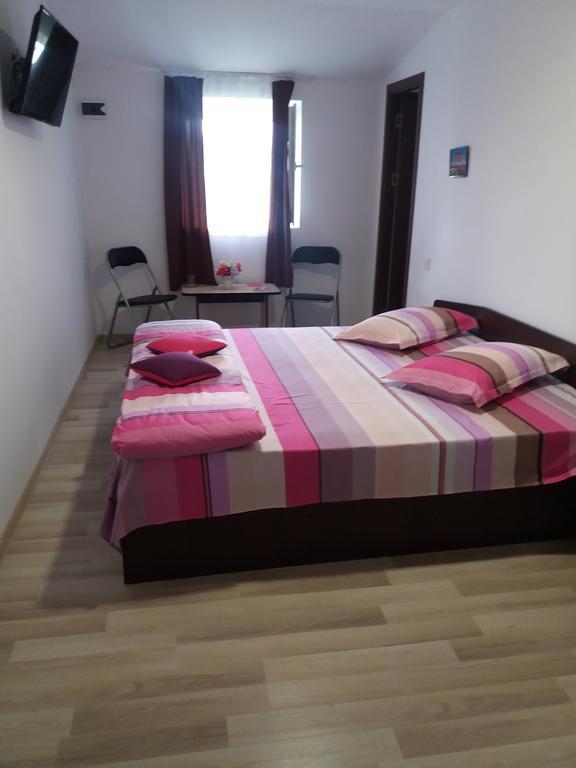 Casa Ariana Hotel Curtea De Arges Exterior photo