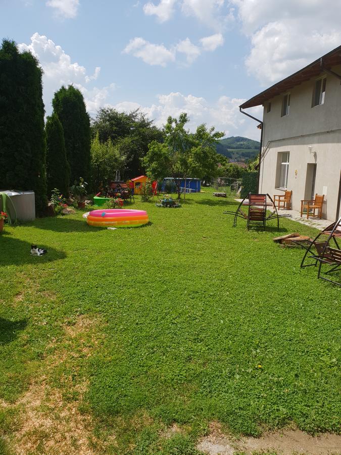 Casa Ariana Hotel Curtea De Arges Exterior photo
