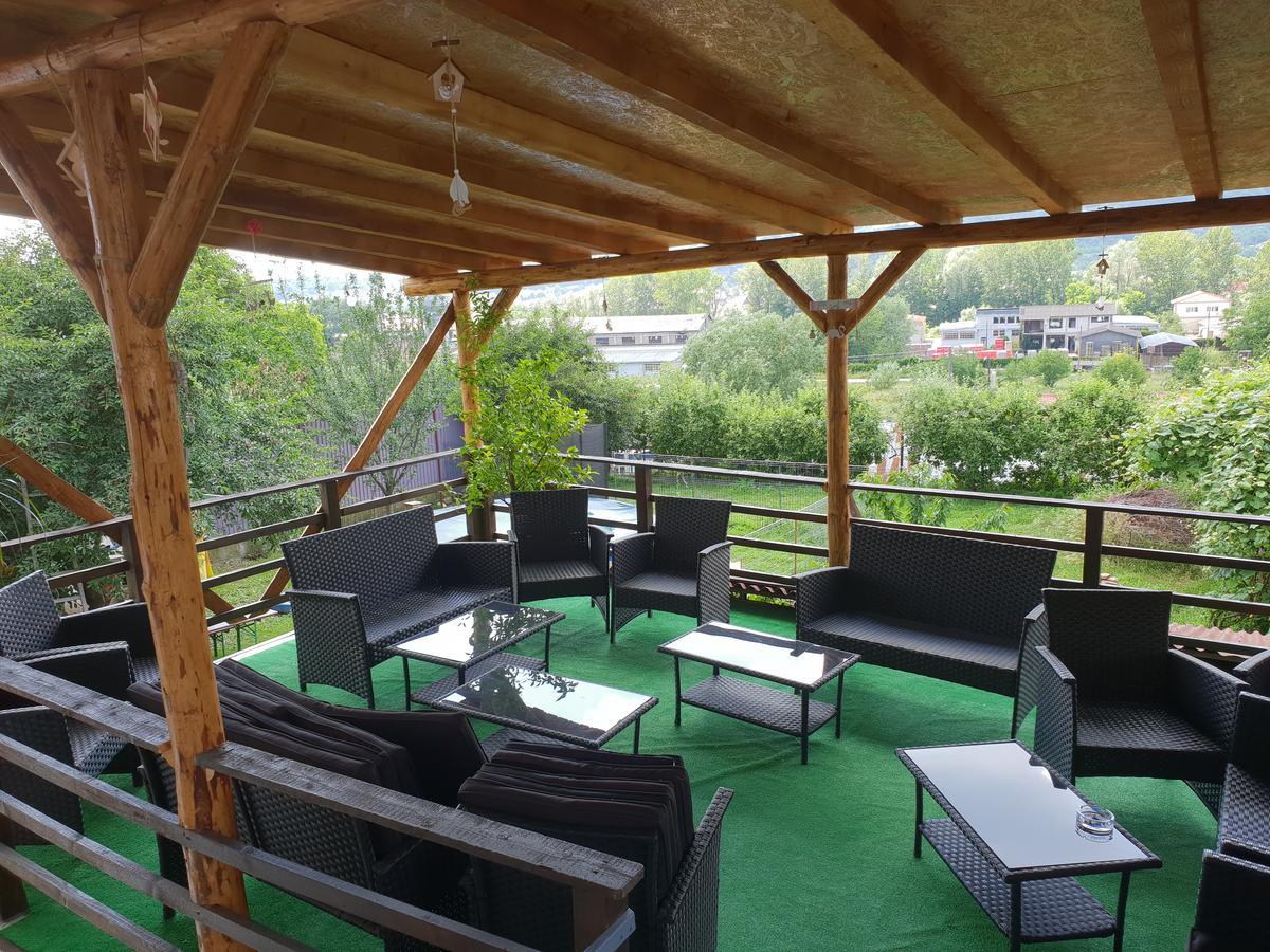 Casa Ariana Hotel Curtea De Arges Exterior photo